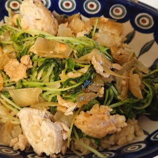 鶏ひき肉と豆苗のしょうが焼き